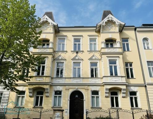 LICHTDURCHFLUTETE DACHGESCHOSSWOHNUNG IN KOMPLETT SANIERTEM ZINSHAUS IN SIEVERING - ERSTBEZUG