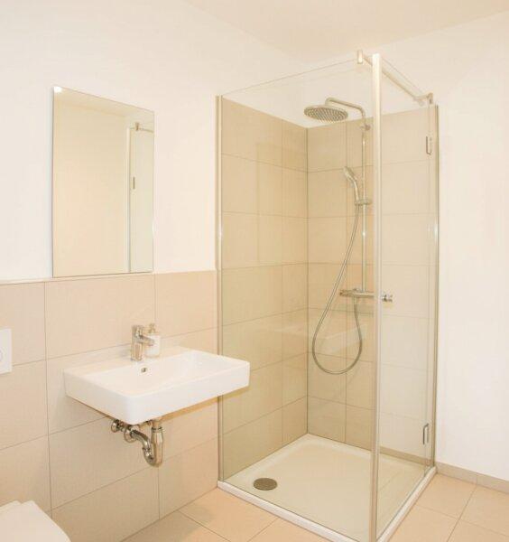 Badezimmer mit Dusche