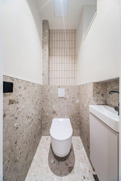 G�ste-Toilette mit Fenster