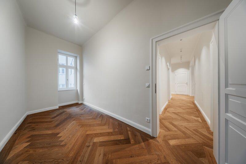 hofseitiges Schlafzimmer