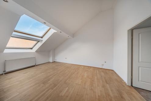 Westseitige Dachgeschoßwohnung mit tollem Grundriss!