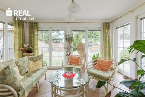 Charmanter 3 Zimmer-Bungalow mit beheiztem Wintergarten, Garage und gepflegter Gr�noase! �ffentlich gut angebunden.