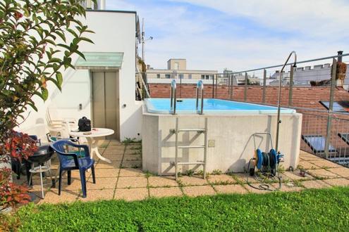 sonnige Hofruhelage mit Dachgarten und Pool mitten im 7.Bezirk