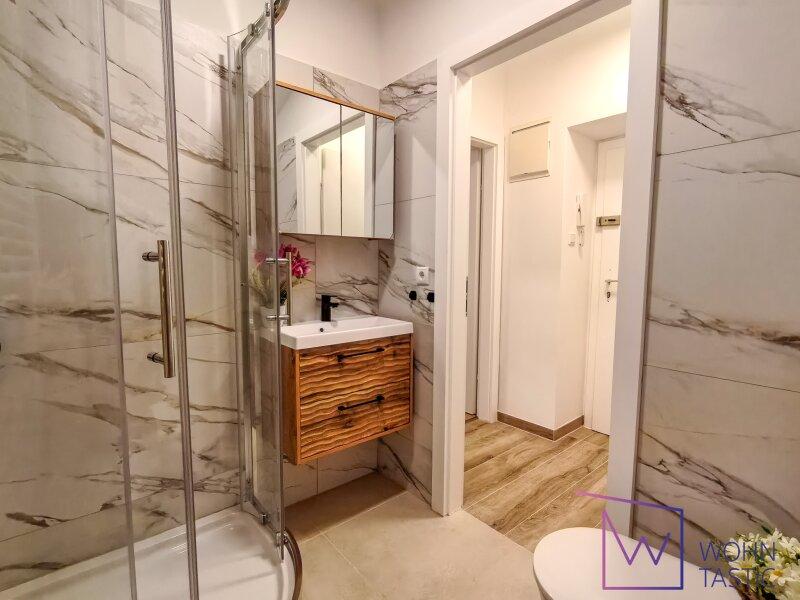 Bad - Blick Richtung Vorzimmer