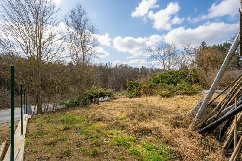 unterer Grundst�cksteil an der Stra�e