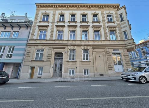 Sanierungsbedürftige Altbauwohnung mit Lager - zentrales Gersthof