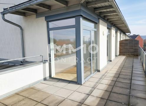 Helle Dachterrassen-Wohnung im Zentrum der Stadt St. Valentin