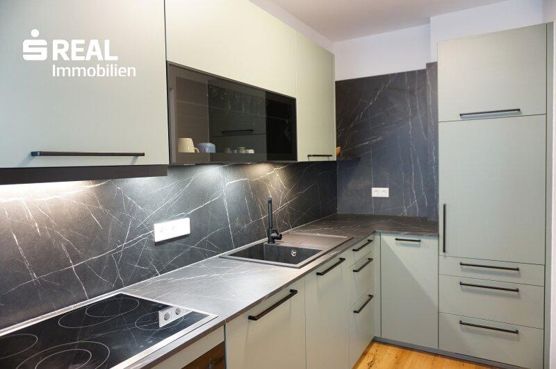 Gro�z�giger Kochbereich