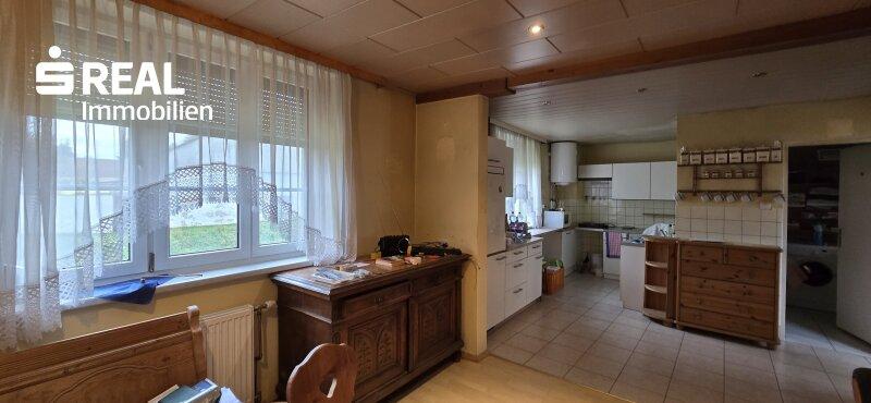 Wohnzimmer und K�che