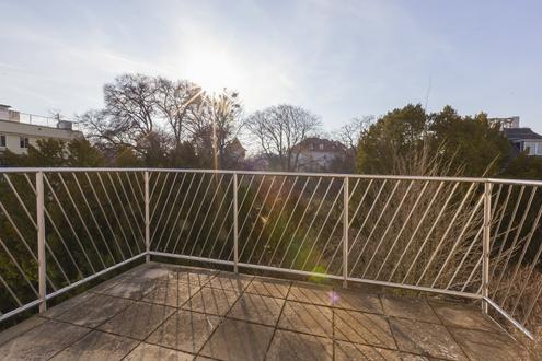 Geweygasse - 3 Zimmer DG mit 2 Balkonen und parkähnlichem Gemeinschaftsgarten