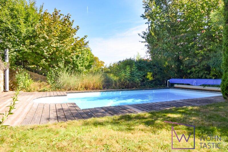 Idyllisch und nahezu uneinsichtig gelegen ist der Garten mit