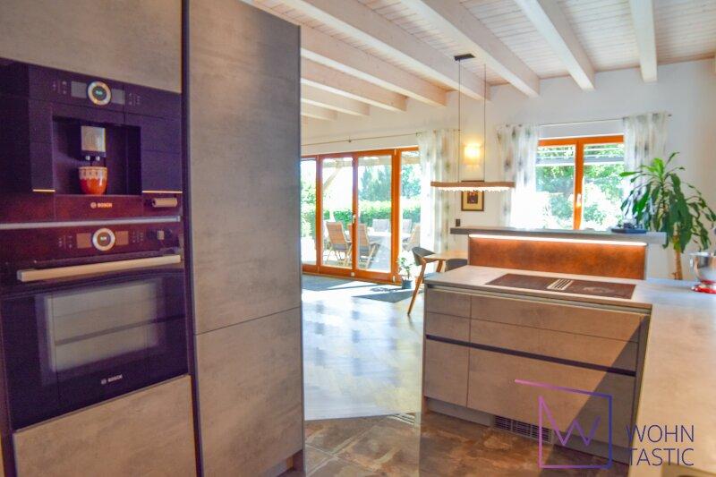 Blick aus der K�che Richtung Wohnzimmer und Terrasse.