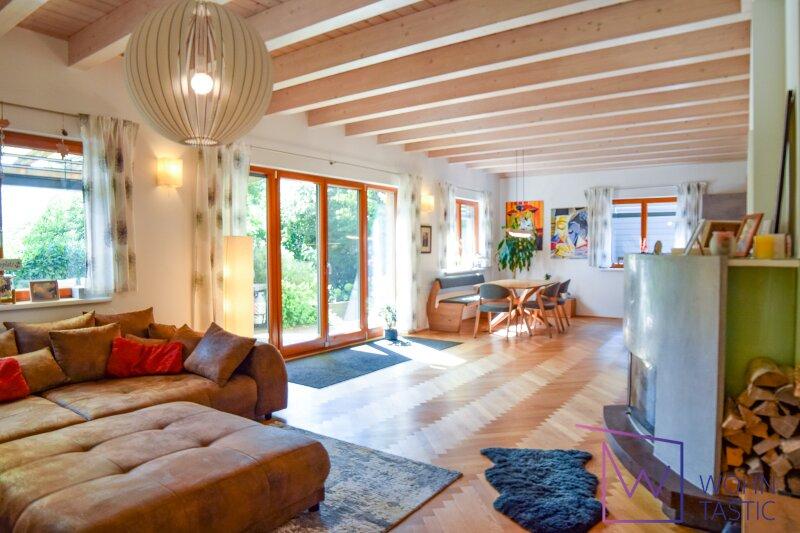 Genie�en Sie den wohlig warmen Kamin in der k�hleren Jahresz