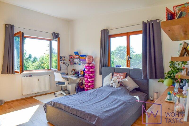 �ber 17 m� gro�es Zimmer 5 im Obergescho�.