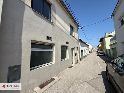 Zinshaus�hnliche Liegenschaft mit Gesch�ftslokal und 3 Wohnungen