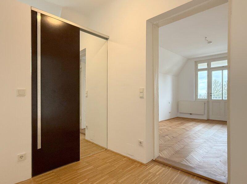 Obergeschoss - Flur mit Schrankraum