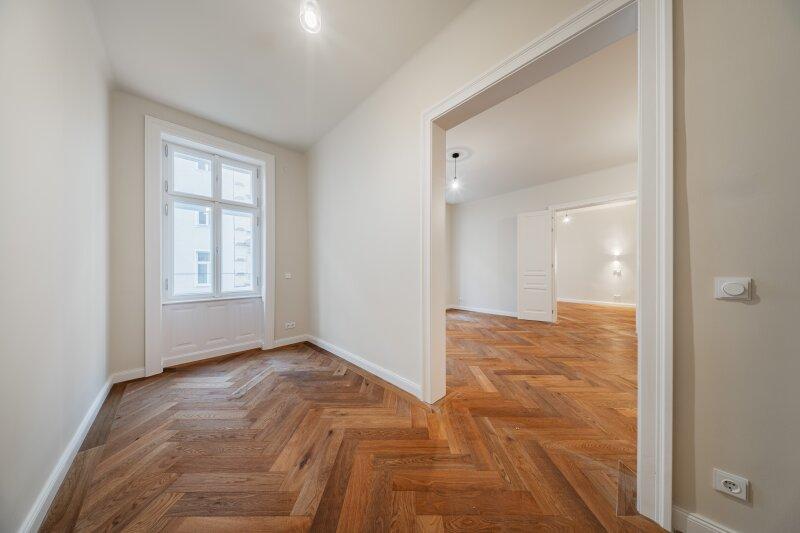 stra�enseitiges Zimmer