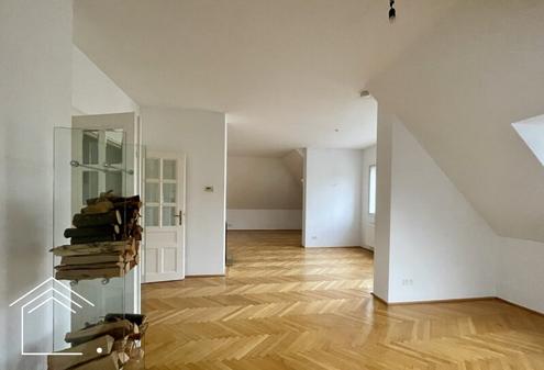 Altbauwohnung in wundersch�ner Stilvilla - ein Zuhause f�r gehobene Anspr�che!