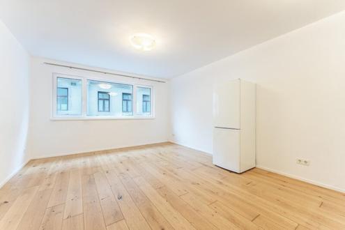 Hinrei�ende stra�enseitige Erdgescho�-Garconniere nahe Westbahnhof zu vermieten!