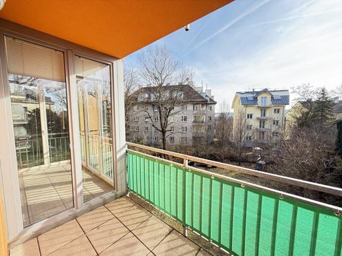 Nahe Schönbrunn: 2-Zimmer-Wohnung mit Balkon und Wintergarten sowie ein opt. Stellplatz!