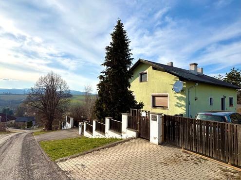 Gro�z�giges Haus mit 7 Zimmer, 216m� plus Nebengeb�uden auf gro�em Grundst�ck!