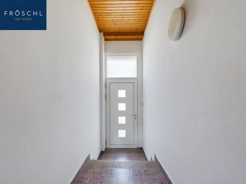 Eingangst�r im EG zum Hauptplatz