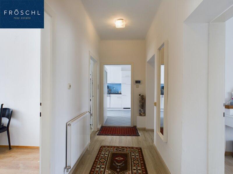 Zentraler Flur mit Blick in die K�che