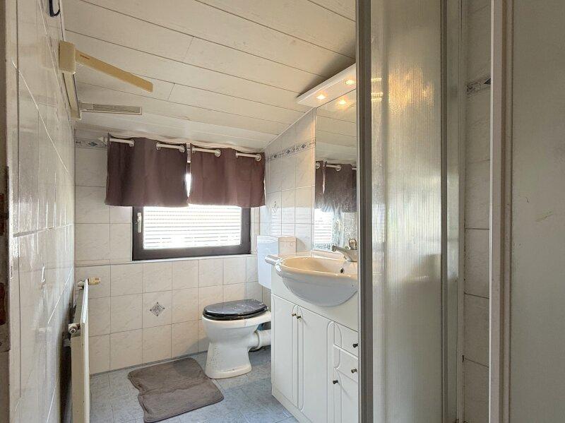 Wohneinheit 2 - Badezimmer Obergeschoss