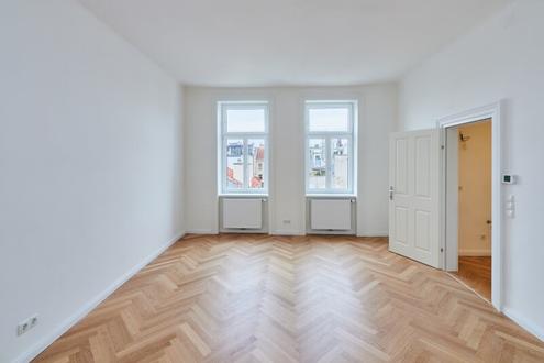 Frisch sanierte Altbauperle in Ruhelage - letzter Stock nahe Yppenplatz