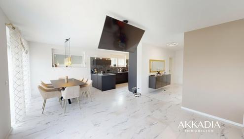 Moderne Doppelhaush�lfte in Ruhelage