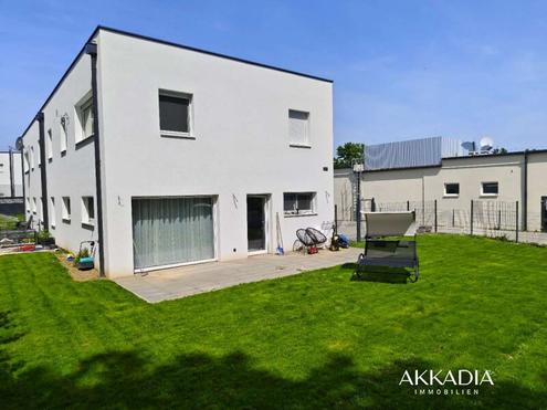 Moderne Doppelhaush�lfte in Ruhelage