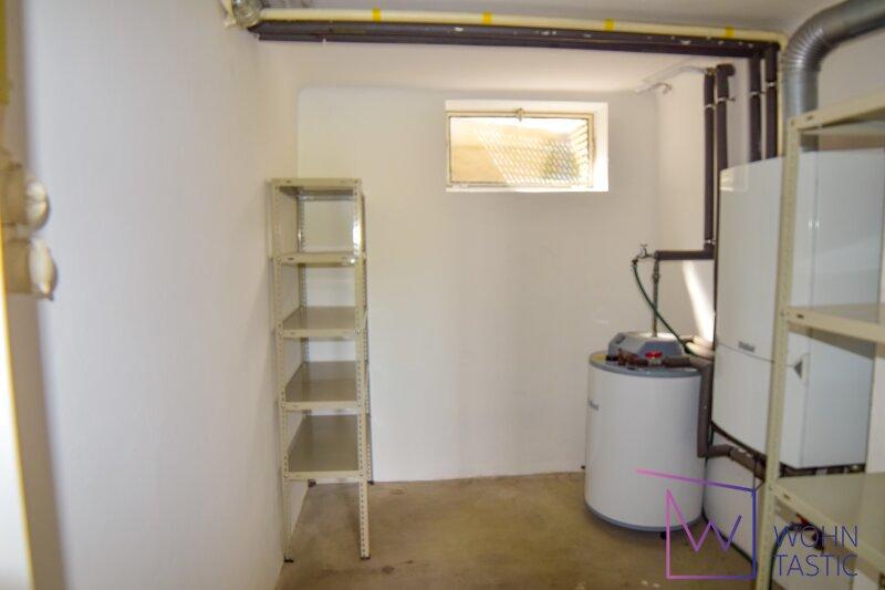 Technikraum mit Gastherme und Warmwasserboiler