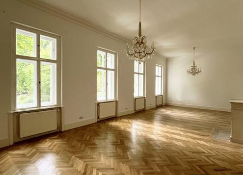 ERSTBEZUG nach RENOVIERUNG! CHARMANTES ALTWIENERHAUS N�HE RUDOLFINERHAUS !