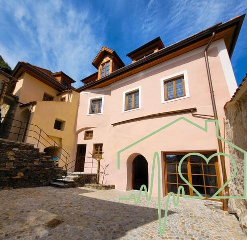 Historisches Altstadtjuwel mit Innenhof und 2 Weinkeller!