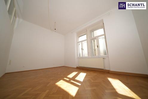 SELTENE GELEGENHEIT IM HERZ-JESU-VIERTEL!! Wohnen mit Charakter - Exklusive Altbauwohnung mit einem ruhigen Innenhof-Balkon!