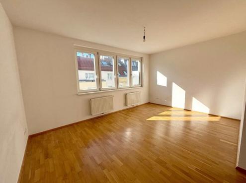 Singlewohnung! Dachgeschosswohnung N�he U3 Kardinal Nagel Platz