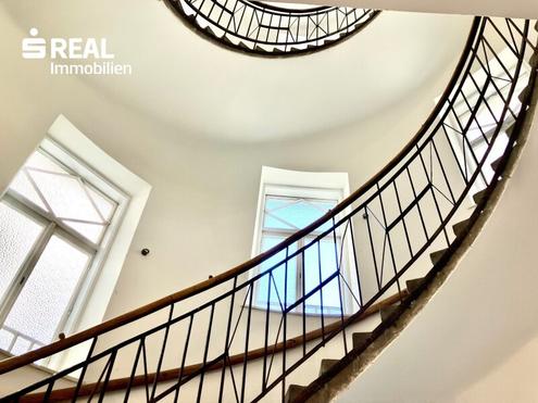 WUNDERSCH�NE ALTBAUWOHNUNG - bestens eingeteilte 3,5 ZIMMER - NIBELUNGENVIERTEL