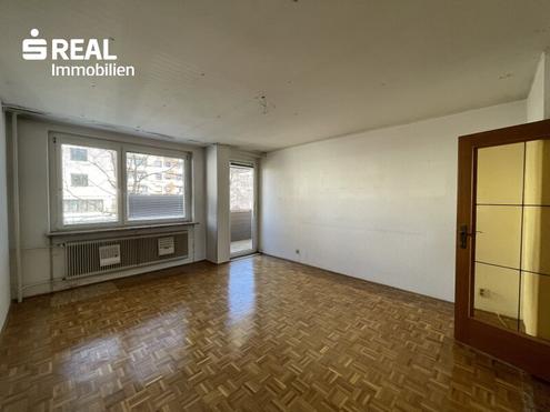 Sanierungsbed�rftige Wohnung mit guter Raumaufteilung und viel Gestaltungspotenzial.