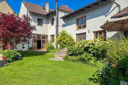 Ein Vierkanthof wie aus dem Bilderbuch - liebevoll renoviertes Wohnhaus und traumhafter Innenhof