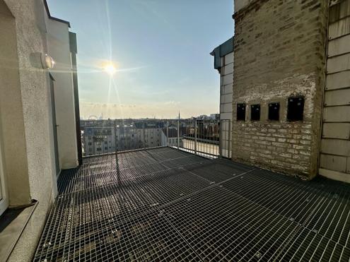 Dachgescho�wohnung, 2,5 Zimmer mit Terrasse N�he Augarten