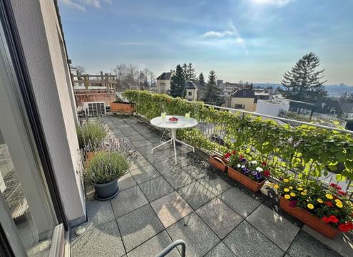 teilm�blierte Maisonette mit Terrassen und Fernblick