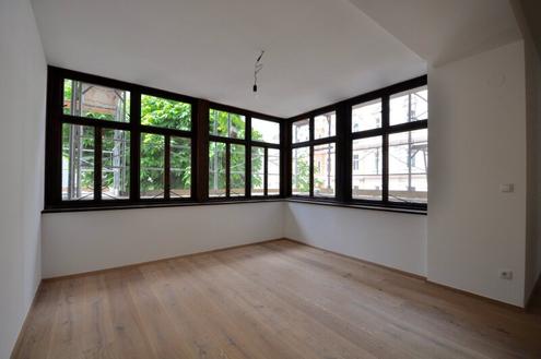 Moderne 3-Zimmer-Wohnung mit charmantem Wintergarten in traumhafter Liegenschaft!