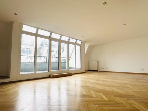 K�rnterstra�e ! Elegante 5 Zimmer- Maisonette mit 2 Terrassen !