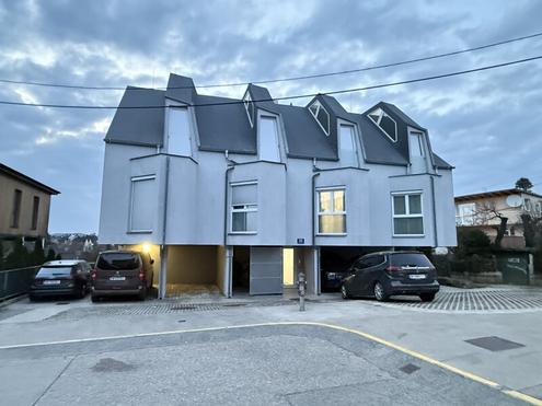 LICHTDURCHFLUTETE MAISNONETTEWOHNUNG MIT HERRLICHEM AUSBLICK �BER 1140 WIEN...