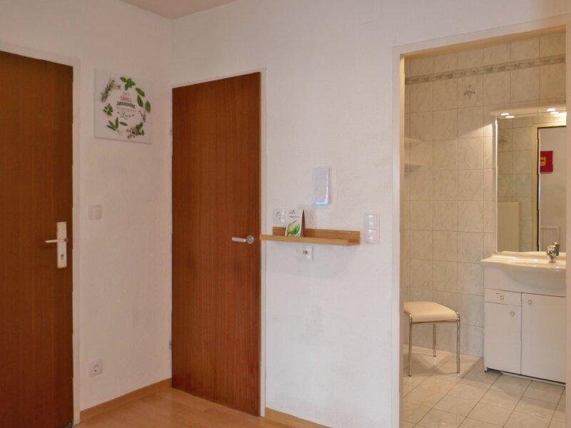 Vorraum Richtung Eingang und Bad