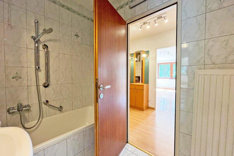 Badezimmer mit Wanne