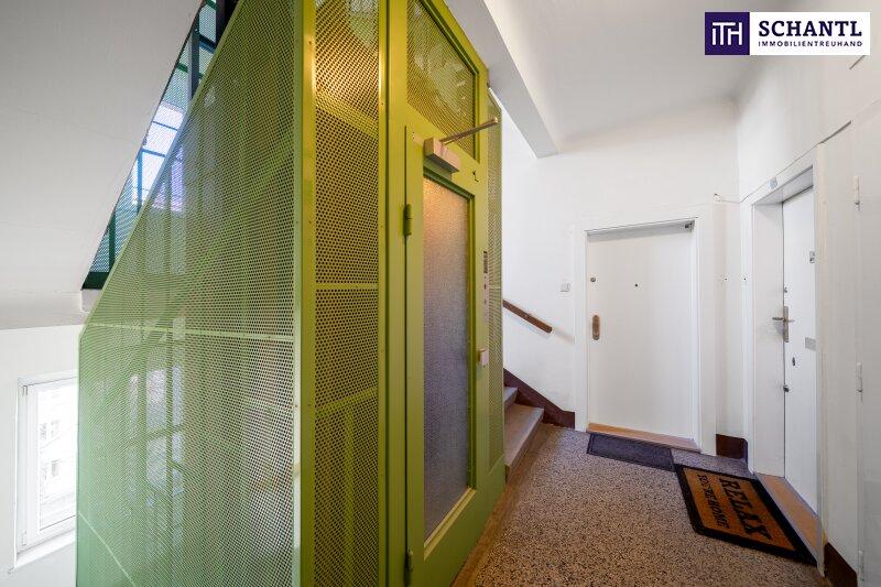 Gang vor der Wohnung, Lift