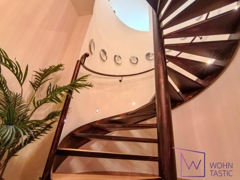 zentrale Treppe zum 2. DG