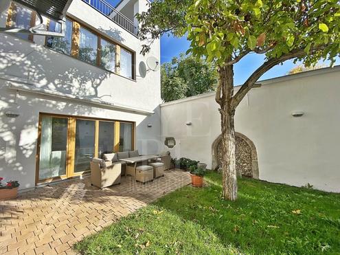ABSOLUTE RARIT�T! LIEBEVOLL REVITALISIERTES WINZERHAUS IN NUSSDORF