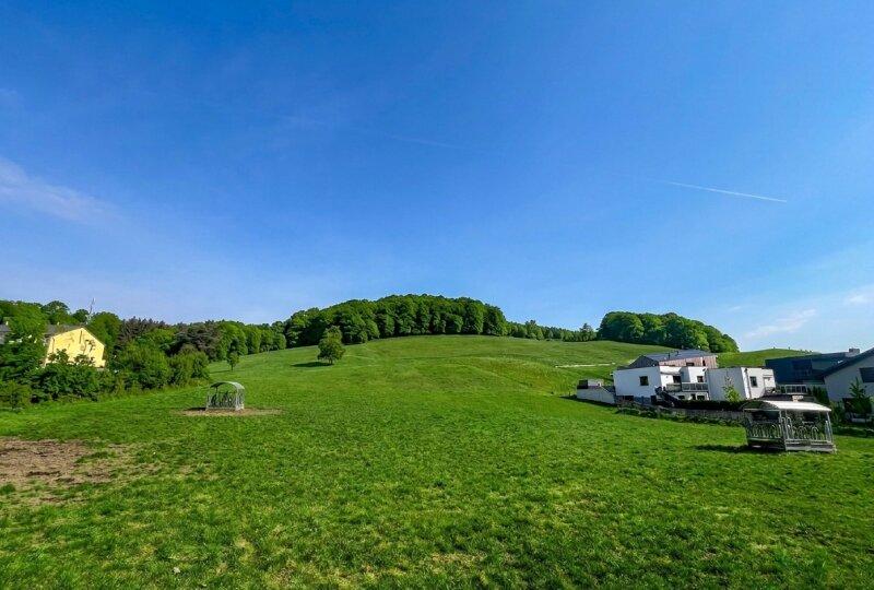 Grundst�ck Breitenfurt - Sicht von der Hauptsra�e 31 aus